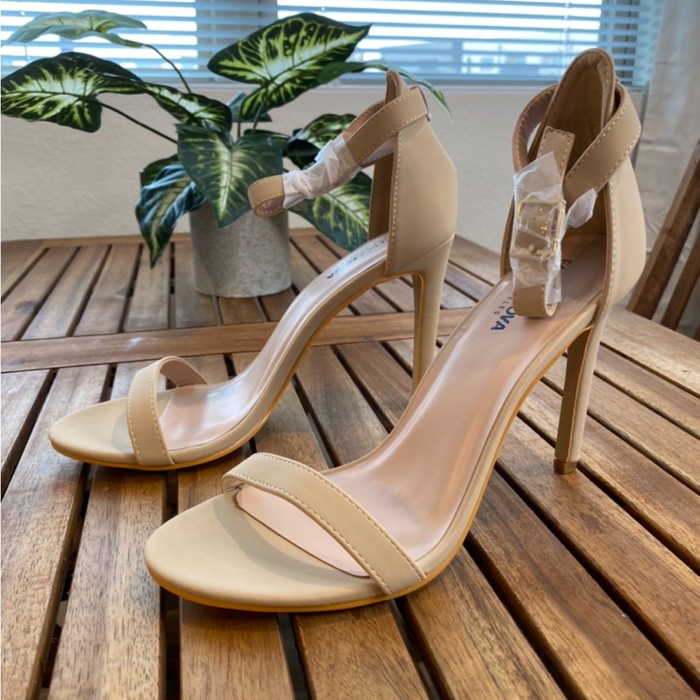 FASHION NOVA Charlie Heel | SIZE 10 | NUDE